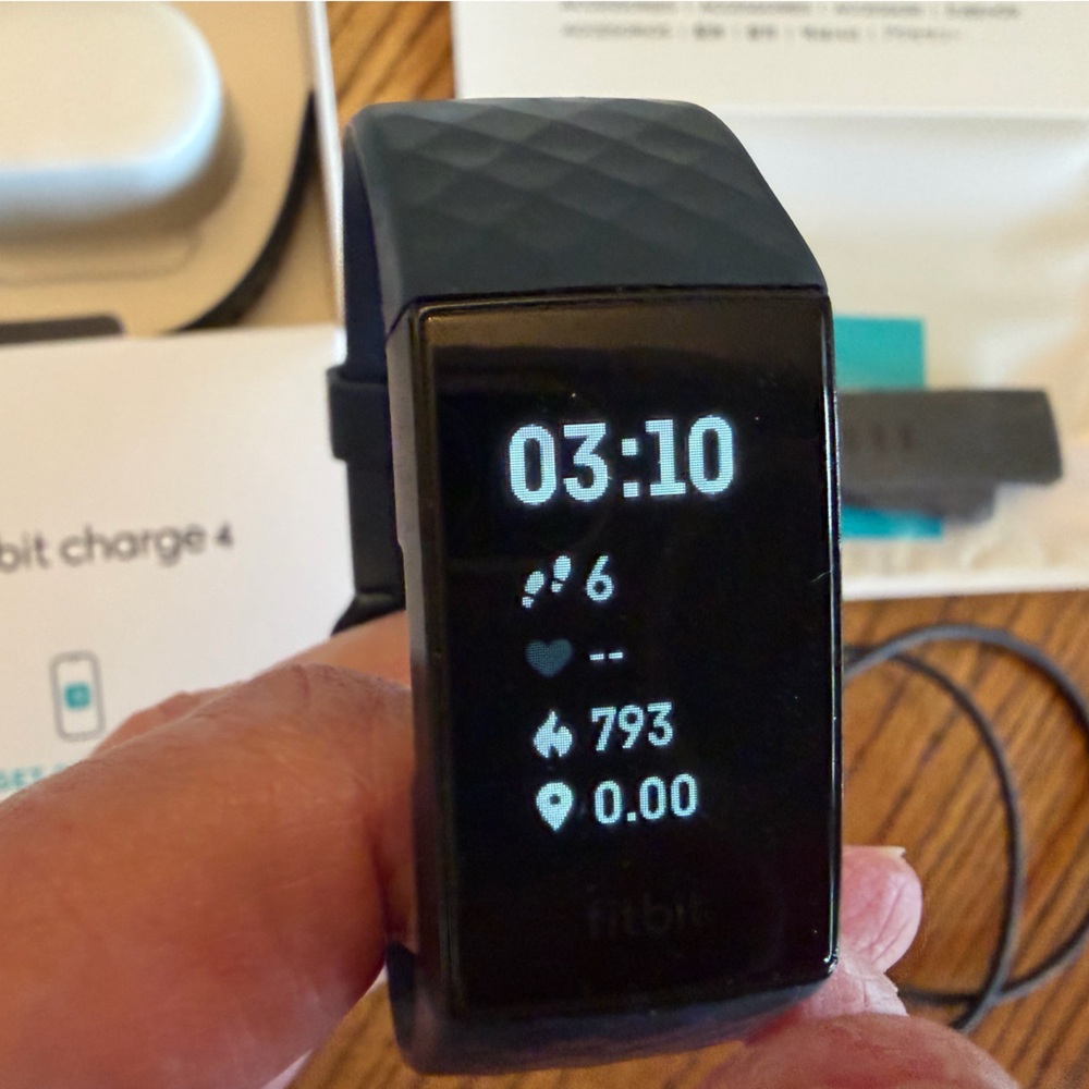 fitbit Charge 4 Fitness Tracker with GPS- Black